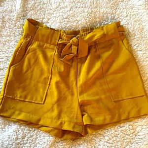 Ci Sono Small yellow shorts